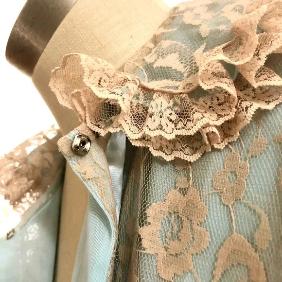 OOAK RARE VINTAGE LIKE NEW!! Blue Full Lace Robe and Gown Set - Picture 15 of 16